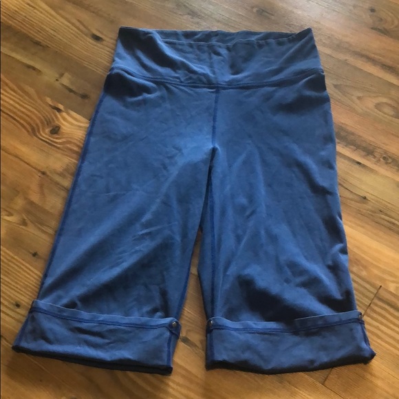 Lululemon VINTAGE Convertible snap bottom cropped - Picture 2 of 8